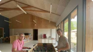 Bâtiment sans clim — bourg rural